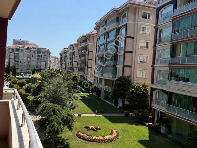 Beylikdüzü Hilal Konaklarında Satılık 4+1 Peysaj Manzaralı Daire