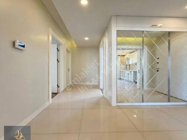 Beylikdüzü Kavaklı'da Eminevim Ve Fuzul Uygun Satılık 2+1 Daire