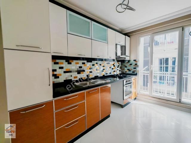 Beylikdüzü Kavaklıda Satılık 3+1 Ferah Daire