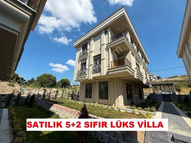 Beylikdüzü Kavaklı Mahallesi Butik Site İçinde Lüks 5+2 Villa