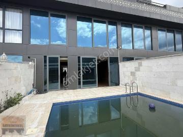 Beylikdüzü Kavaklı Mustakil Havuzlu Villa