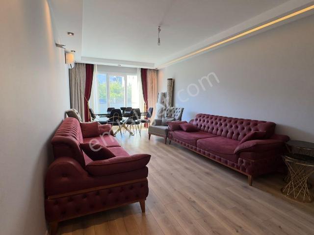 Beylikdüzü Kavaklı Site İçerisinde Kiralık Daire