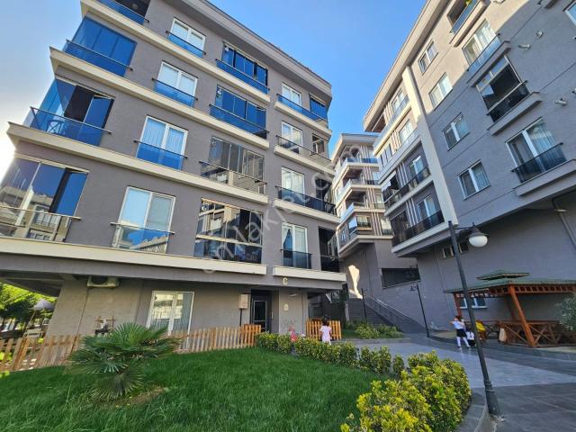 Beylikdüzü Lilya Kavaklı Site'de 3+1 140 M² Arakat Yeni Daire !