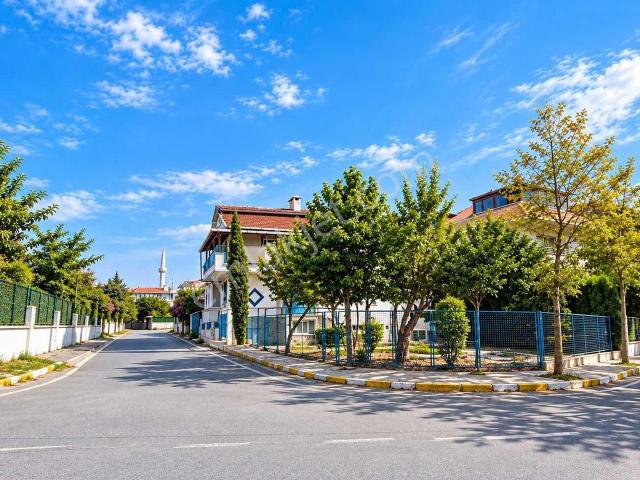 Beylikdüzü Sahilde Müstakil Bahçeli Villa