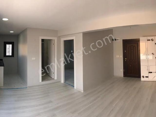 Beylikdüzü Site Ofise Uygun Teraslı Ferah 3 Dk 1+1 Kiralık Daire