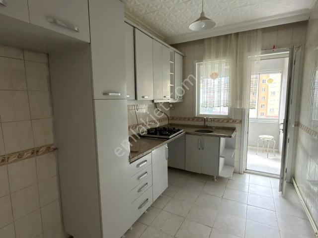 Beylikdüzü Site Metrobüse 3 Dk Bulvar Üstü 3+1 Kiralık Daire