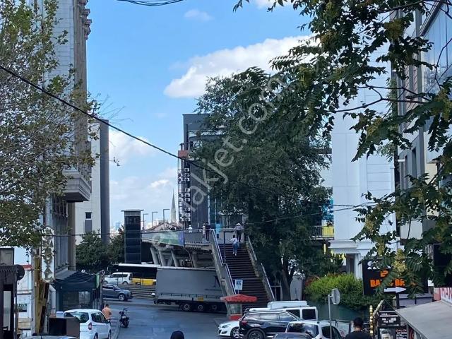 Beylikdüzü Yakuplu Mahallesi 1+1 Çatı Katı Teraslı Kiralık Sıfır Boş Daire Metrobüse 30 Sn. Yürüme