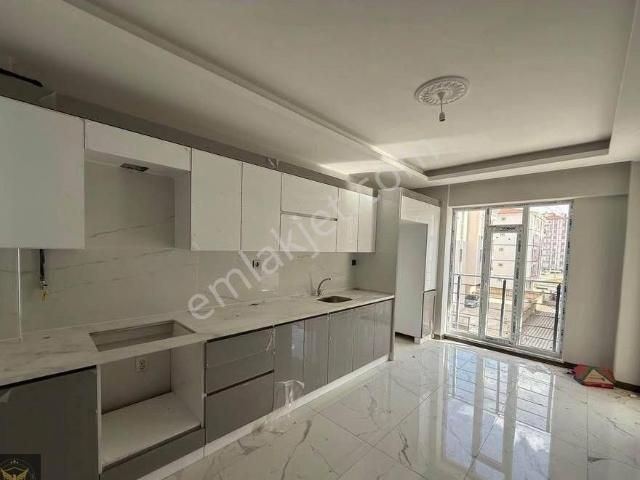 Beylikdüzü Yakuplu Mahallesinde Merkezi Konumda 3+1 Dairemiz