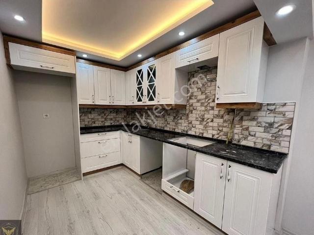Beylikdüzü Yakuplu Mahallesi'nde Metrobüse Yakın Balkonlu Yüksek Giriş 2+1 Dairemiz