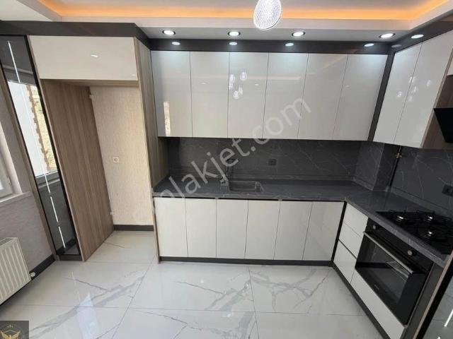 Beylikdüzü Yakuplu Mahallesinde Aile Oturumuna Uygun Yüksek Giriş 2+1 Dairemiz
