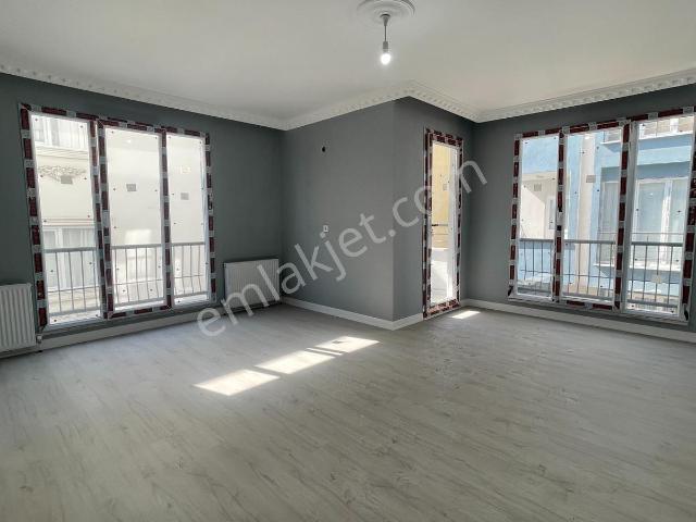 Beylikdüzü Yakuplu Mahallesinde Kiralık Daire 2+1 Sıfır Ara Kat