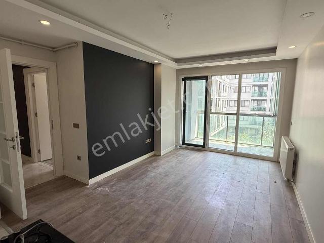 Beylikdüzü Yakuplu Metrobüse 100m 2+1 Site İçi Satılık Daire