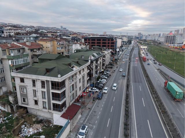 Beylikdüzü Yakuplu'da Ana Cadde Üzerinde 3+2 Satılık Dubleks