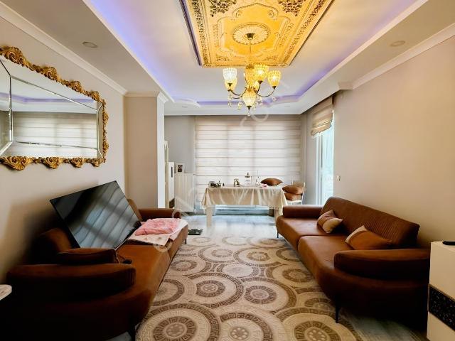 Beylikdüzü Yakuplu'da Full Eşyalı Ebeveyn Banyolu Kiralık 2+1