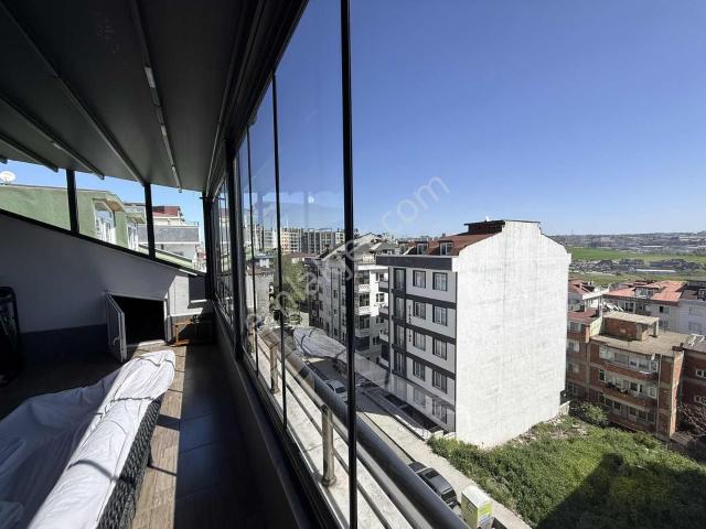 Beylikdüzü Yakupluda Kiralık Eşyalı 1+1 Teras Katı Hazır Daire