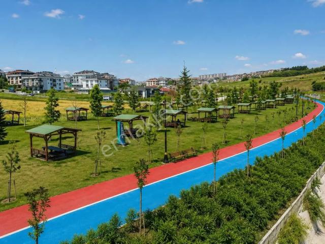 Beylikdüzü'nde Merkezi Konumda 3+1 Geniş Bahçe Katı Daire