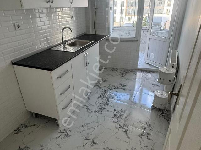 Beylikdüzü'nde Güney Cepheli 2+1 Kiralık Daire