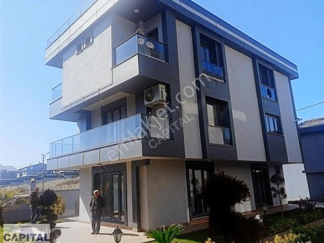 Beylikdüzü'nde Tripleks Lüks Villa. Hamamlı, Saunalı, Havuzlu