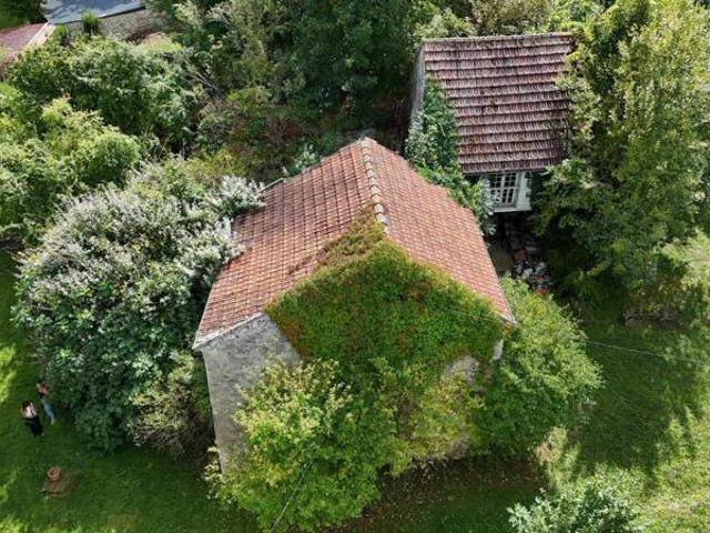 BEYNES 78 Grange 90m² au sol à aménager