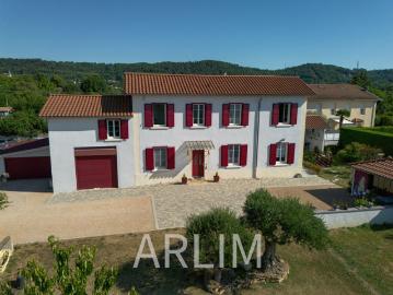 BEYNOST Maison ancienne rénovée, 220m2 au sol,terrain cons