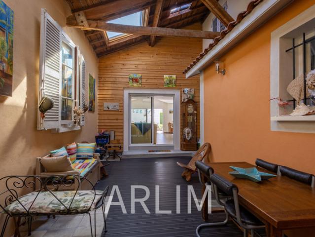 BEYNOST Maison ancienne rénovée, 220m2 au sol,terrain cons
