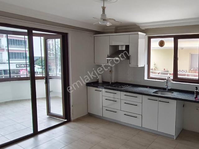 Beyoğlu Caddesinde Geniş Ve Kullanışlı 3+1 Kiralık Daire