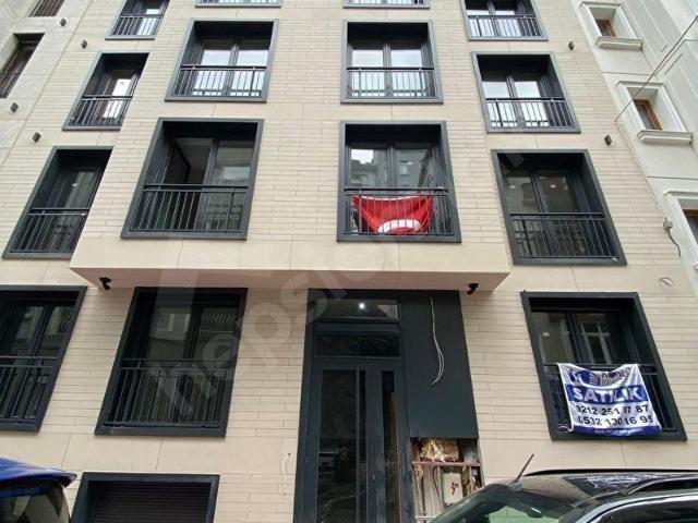 Beyoğlu Cihangirde Yeni Binada 2+1 Asansörlü 1. Kat 85m2 Kombili Yerden Isıtmalı Temiz