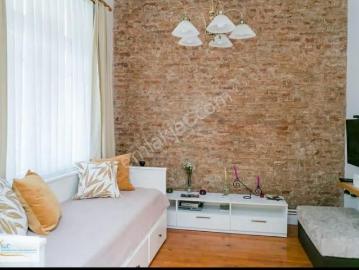 Beyoğlu Galata Serdar ı Ekrem'de Tarihi Binada İçi Yapılı 1+1