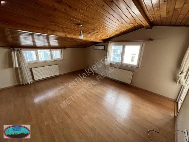 Beyoğlu Koç Müzesi Yakını Kiralık 1+1 Daire çatı Katı, 60m²