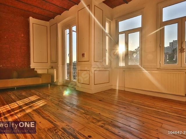 Beyoğlu Yeniçarşı Caddesi Kiralık Daire 2+1 Yüksek Tavan Merkezi Konum
