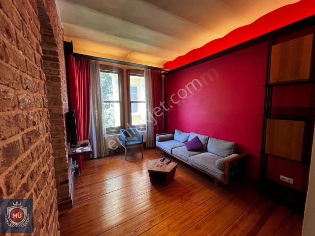 Beyoğlun'nun Merkezinde Eşyalı Kiralık Asansörlü 2+1 Daire