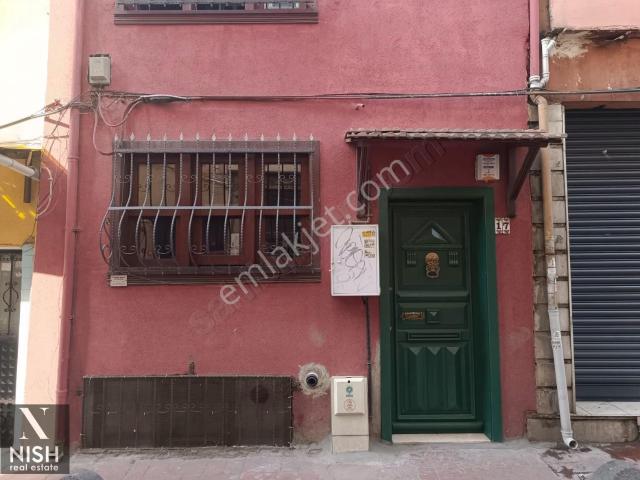 Beyoğlunda Restore Edilmiş Tarihi 4 Katlı Satılık Komple Bina