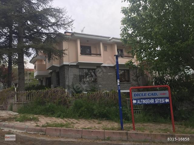 Beysukent'te Köşe Başında Havuzlu Villa & Prestijli İş Yeri
