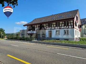 Bezugsbereites 5.5 Zi. Riegelhaus an zentraler Wohnlage