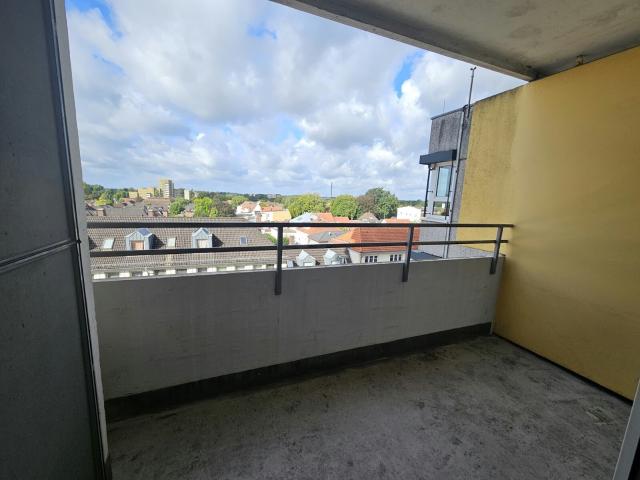 Bezugsfertig ab Oktober: frisch renovierte 1 Zimmer Wohnung mit Balkon & Küchenzeile im Stadtzentrum