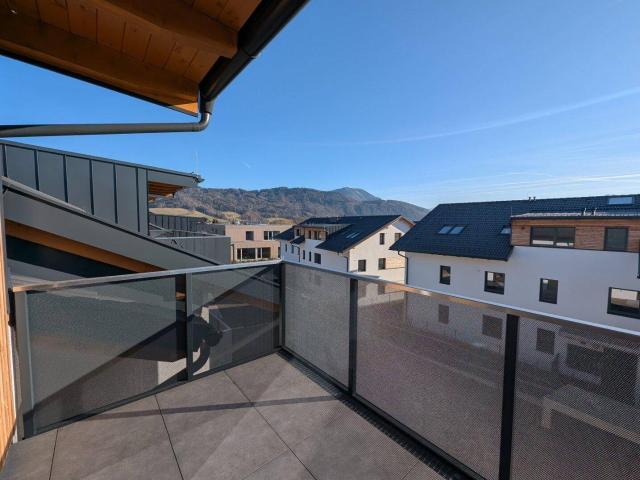 Bezugsfertig exklusive 2 Zimmer Erstbezugs Dachgeschoss Wohnung mit Balkon in Panoramalage im Ortszentrum Hallwang!