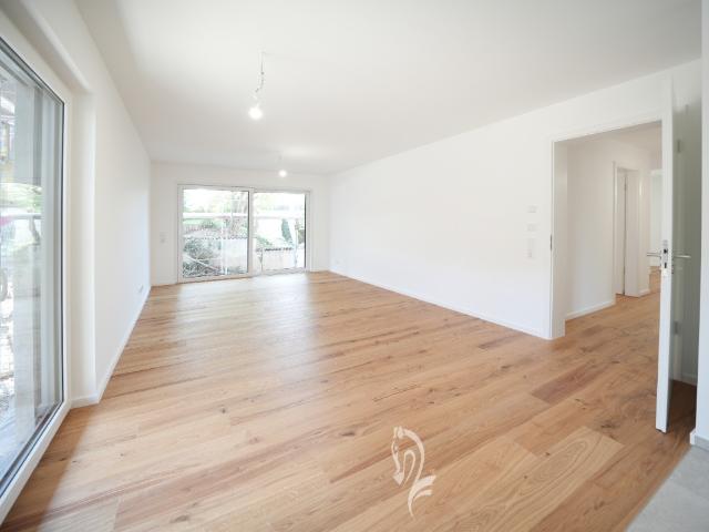 Bezugsfertig. Hochwertige 4 Zimmer Terrassenwohnung mit Garten