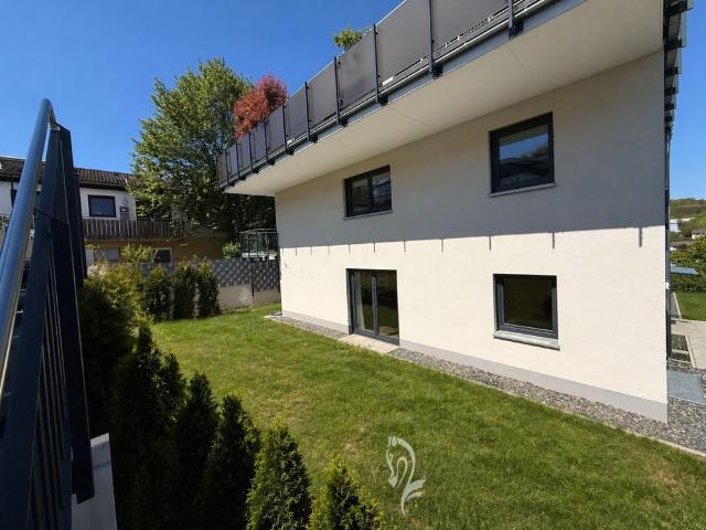 Bezugsfertig. Hochwertige 4 Zimmer Terrassenwohnung mit Garten