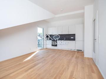 Bezugsfertig: Neubau DG Wohnung mit Balkon + EBK in Parsdorf bei München | KfW 40 QNG WE 12