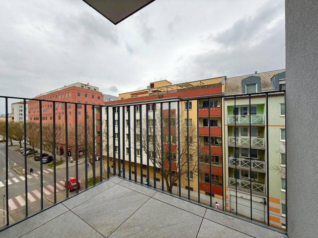 BEZUGSFERTIG: Neubau Erstbezug mit Freifläche und Küche!