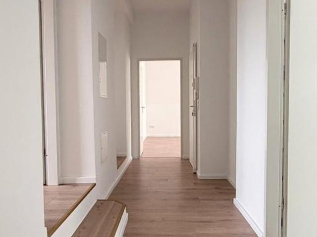 Bezugsfertig & provisionsfrei! Helle 3 Zimmer Dachgeschosswohnung