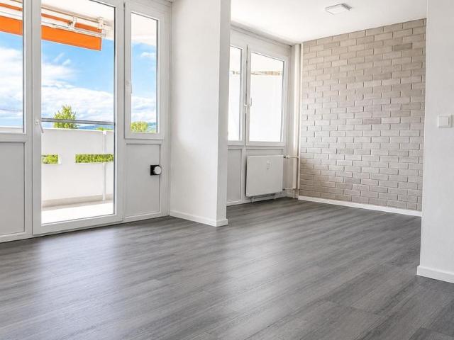 Bezugsfertig Renoviert mit toller Aussicht 3,5 Zimmer