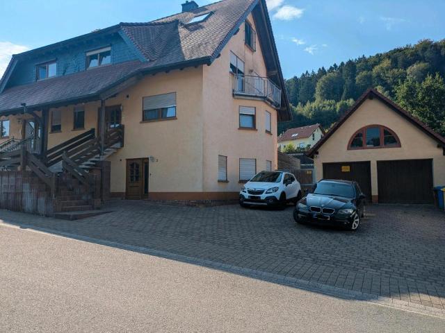Bezugsfertig renovierte DHH in bester Lage mit zwei WE
