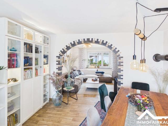 Bezugsfertige Doppelhaushälfte mit Kamin, Terrasse & Garage