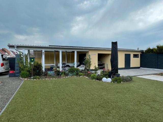 Bezugsfertige Doppelhaushälfte mit Pool, Sauna & Top Energieeffiz