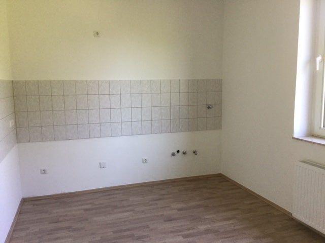Bezugsfertige und renovierte 3 Zimmer Wohnung im EG. !