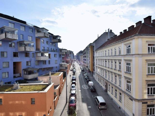 Bezugsfertige Wohnung mit tollem Ausblick und Balkon Option Nähe Matzleinsdorfer Platz