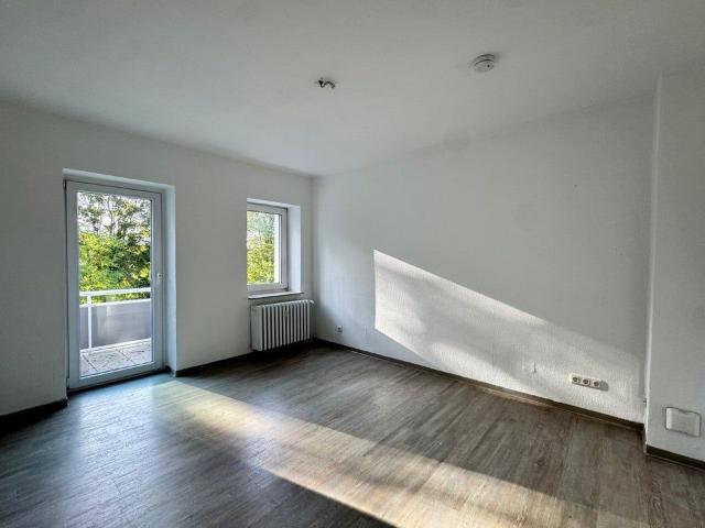 bezugsfertige, zentrale 2 Zi Wohnung in modernisiertem Haus