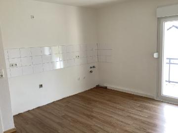 Bezugsfertige 1,5 Raum Whg. mit modernem Duschbad u. großem Balkon