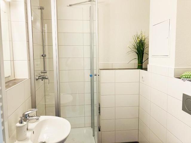 Bezugsfertige 2 Raum Wohnung mit Aufzug und Dusche